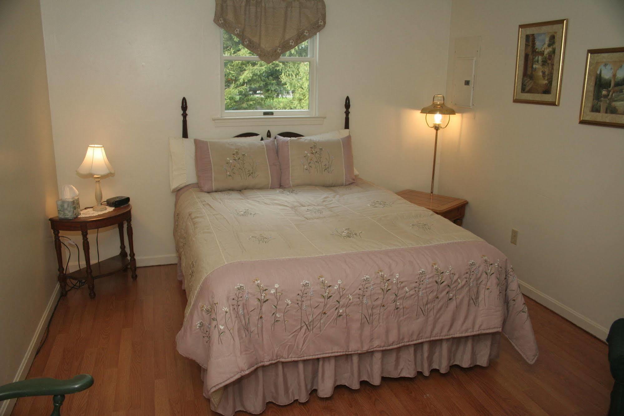 Red Lion Bed & Breakfast 2*